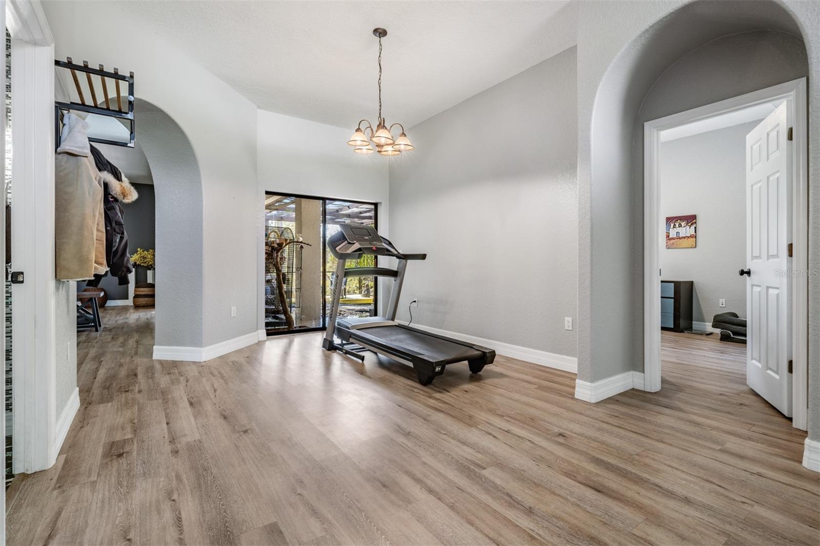 Image 13 of 51 For 12306 Woodlands Circle