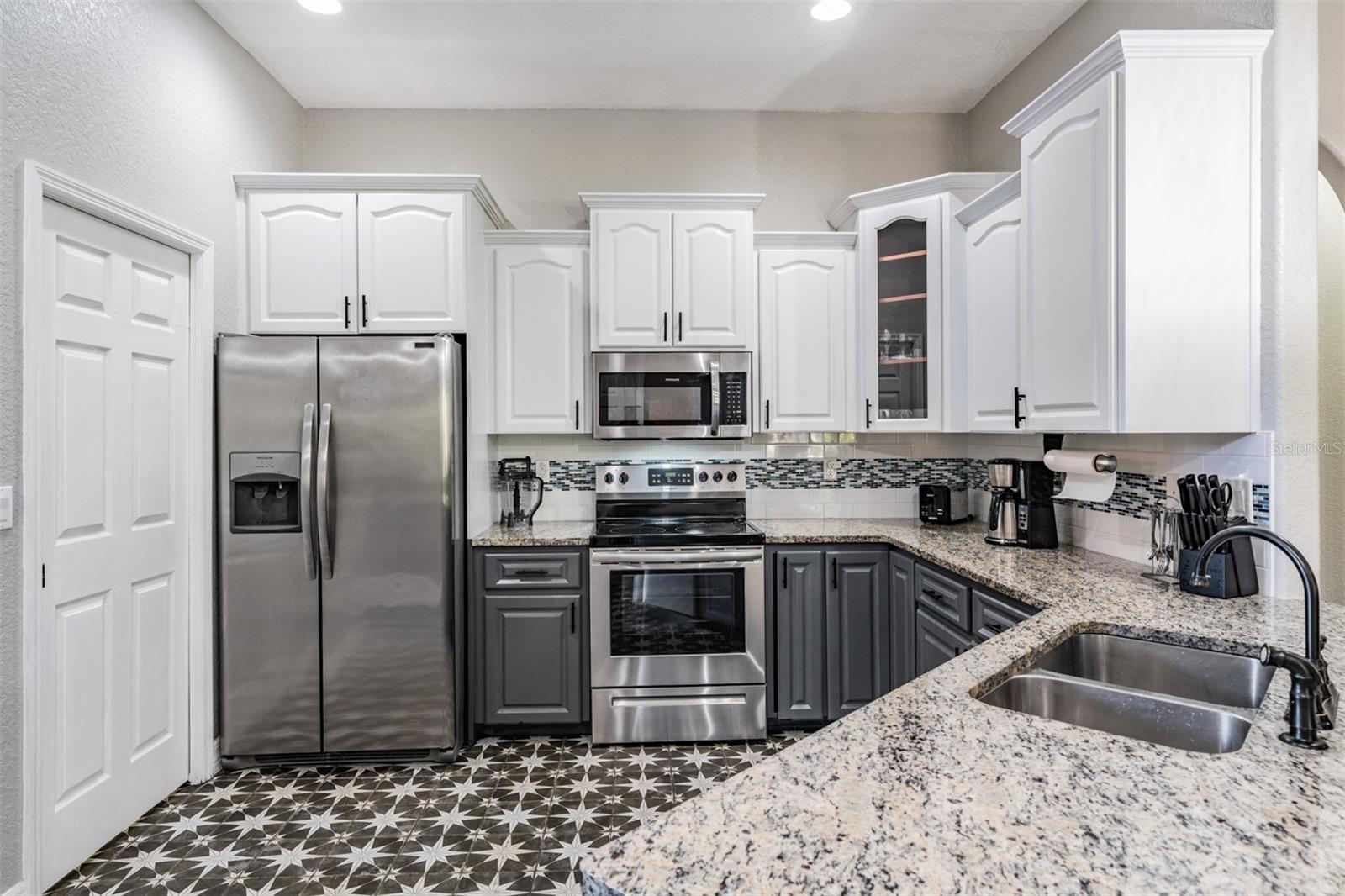 Image 15 of 51 For 12306 Woodlands Circle