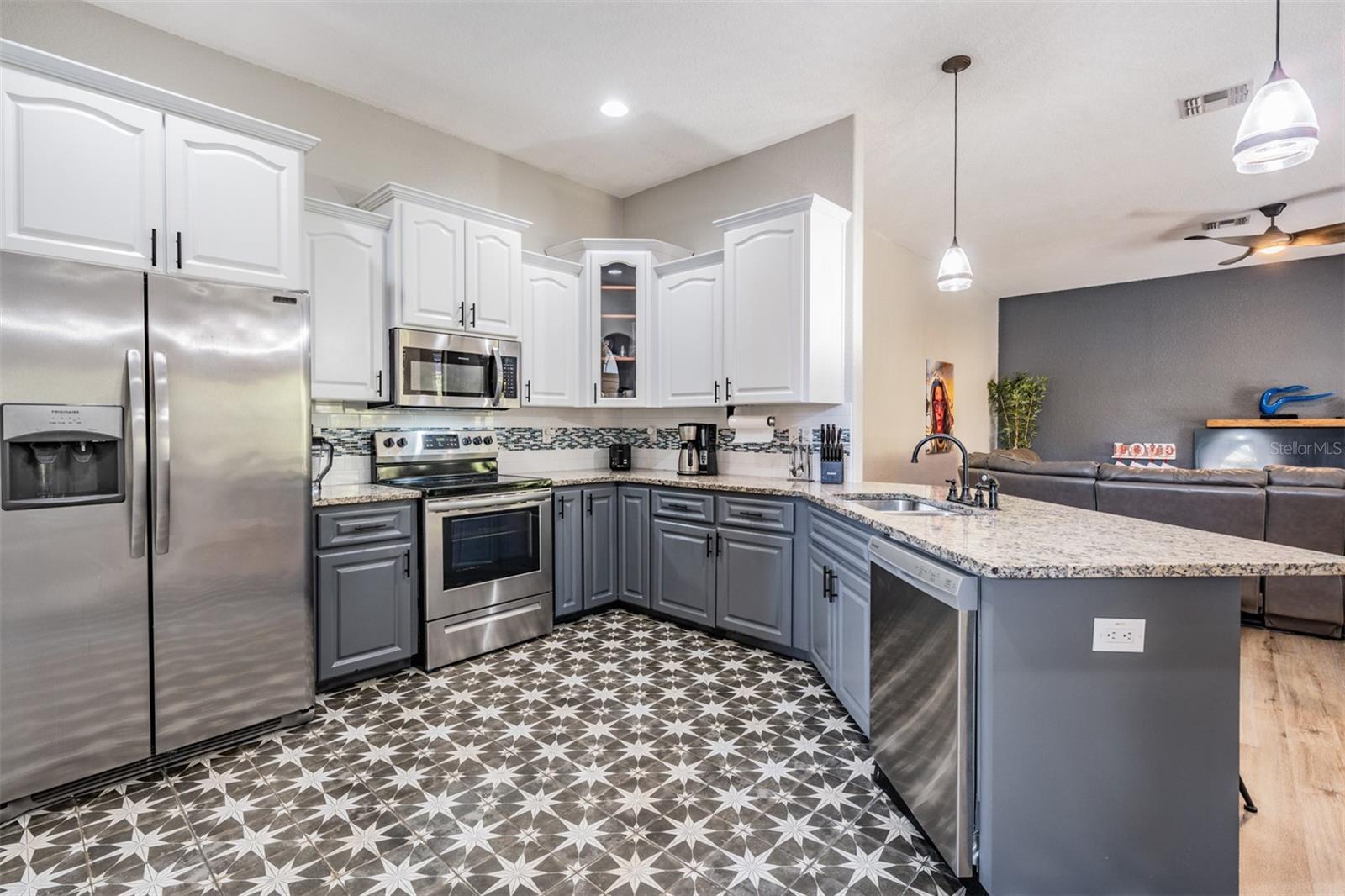 Image 16 of 51 For 12306 Woodlands Circle