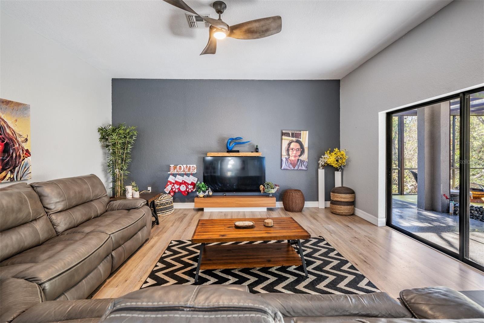 Image 18 of 51 For 12306 Woodlands Circle