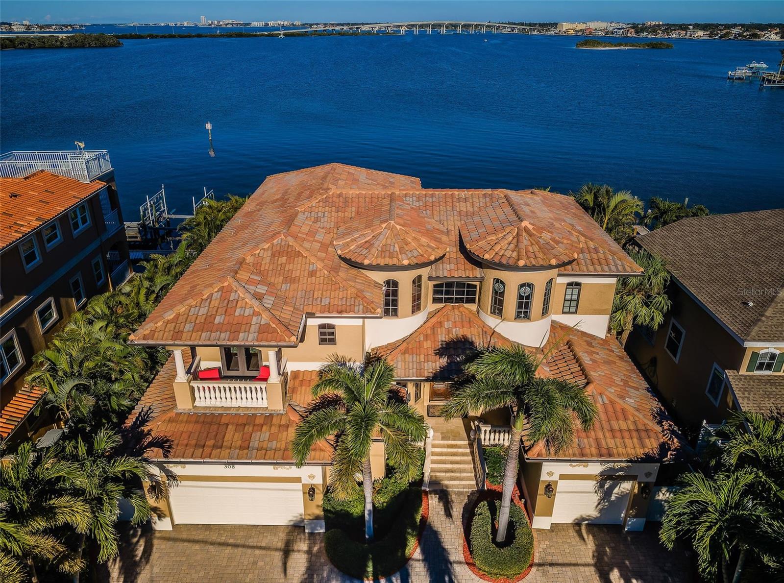 Listing photo id 0 for 308 Harbor Drive