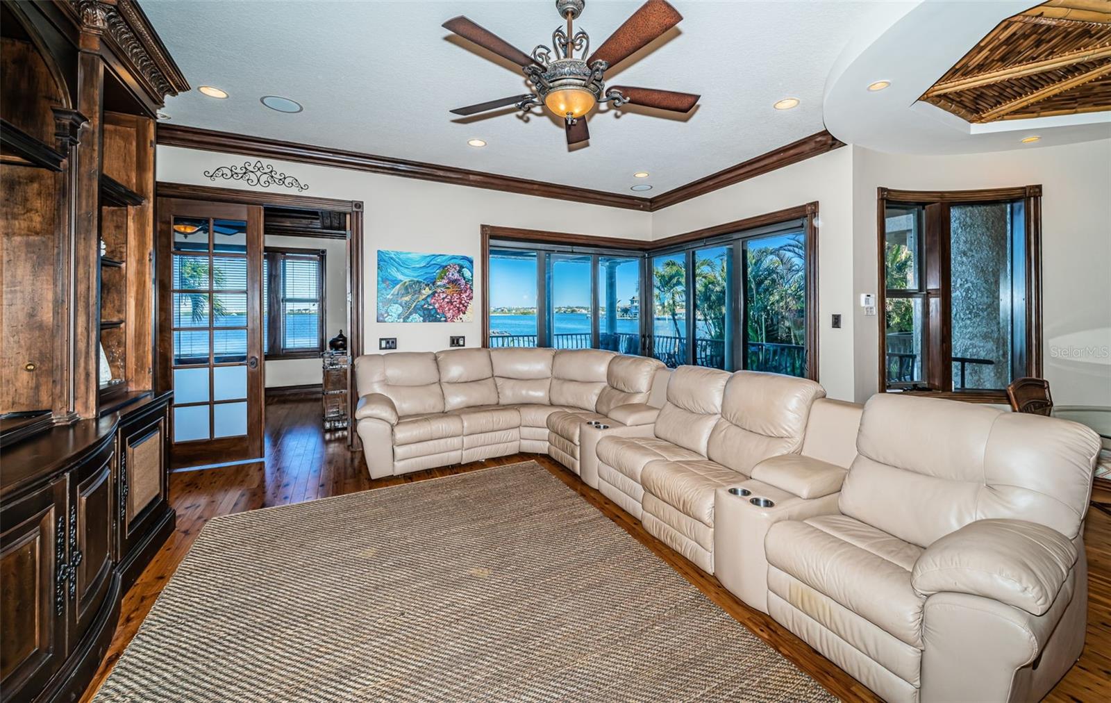 Listing photo id 20 for 308 Harbor Drive