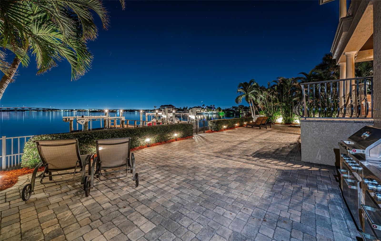 Listing photo id 90 for 308 Harbor Drive