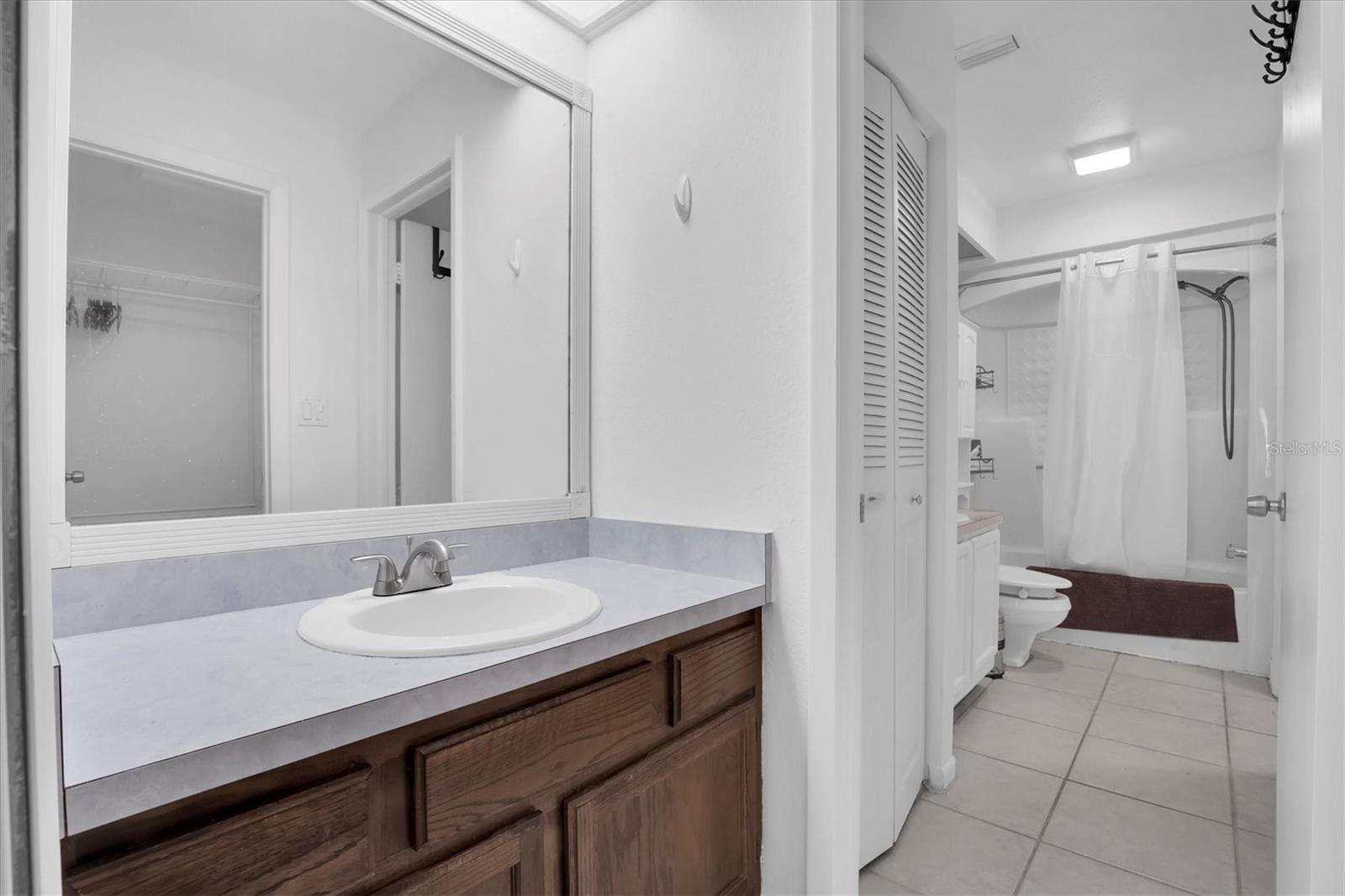 Listing photo id 15 for 7360 Ulmerton Road 2b