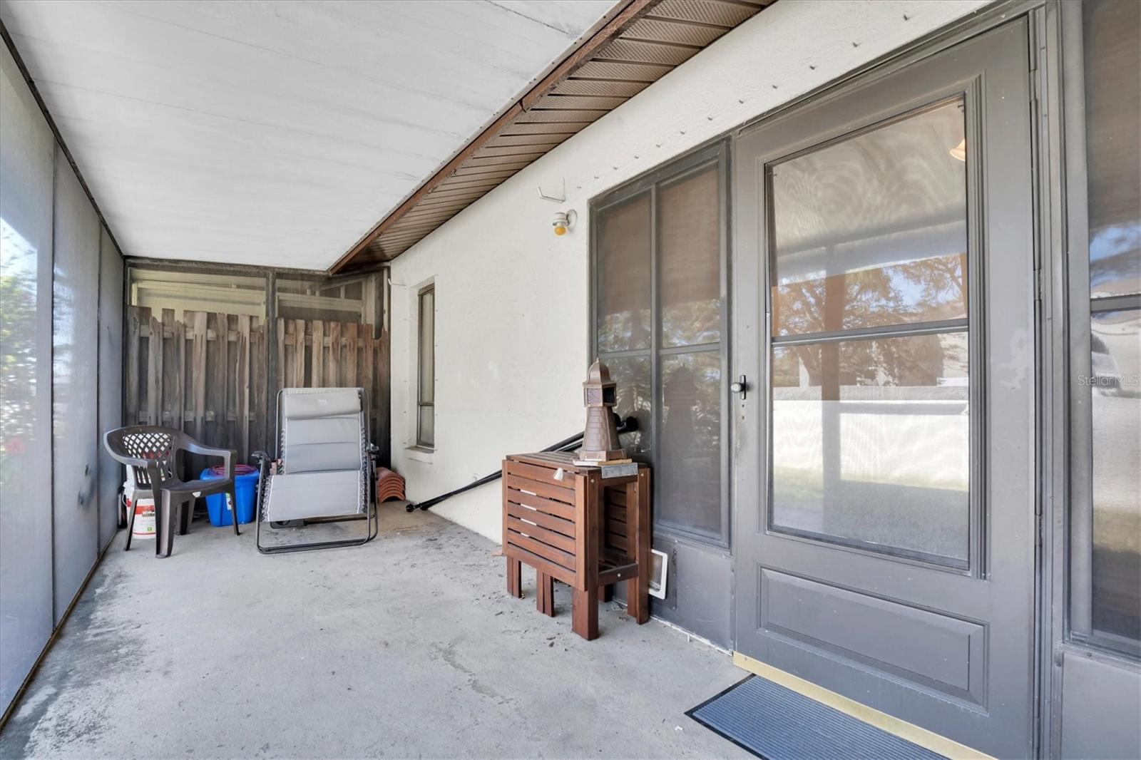 Listing photo id 23 for 7360 Ulmerton Road 2b