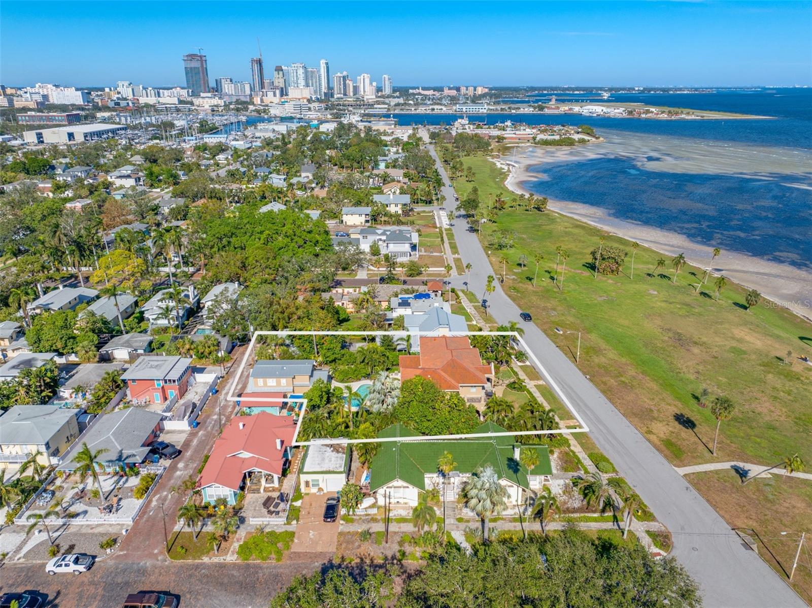 Image 93 of 100 For 1925 Beach Drive Se