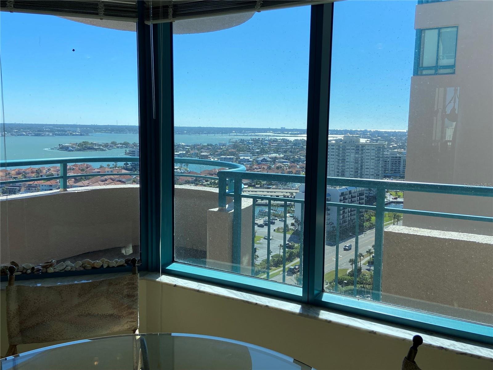 Listing photo id 17 for 1540 Gulf Boulevard 2107