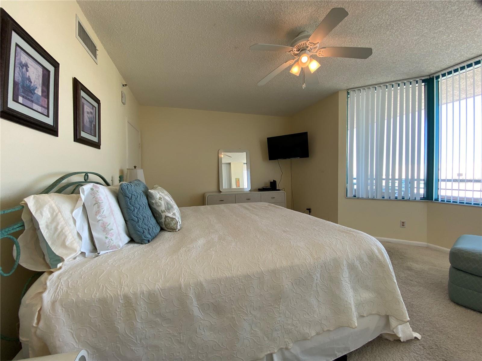 Listing photo id 19 for 1540 Gulf Boulevard 2107