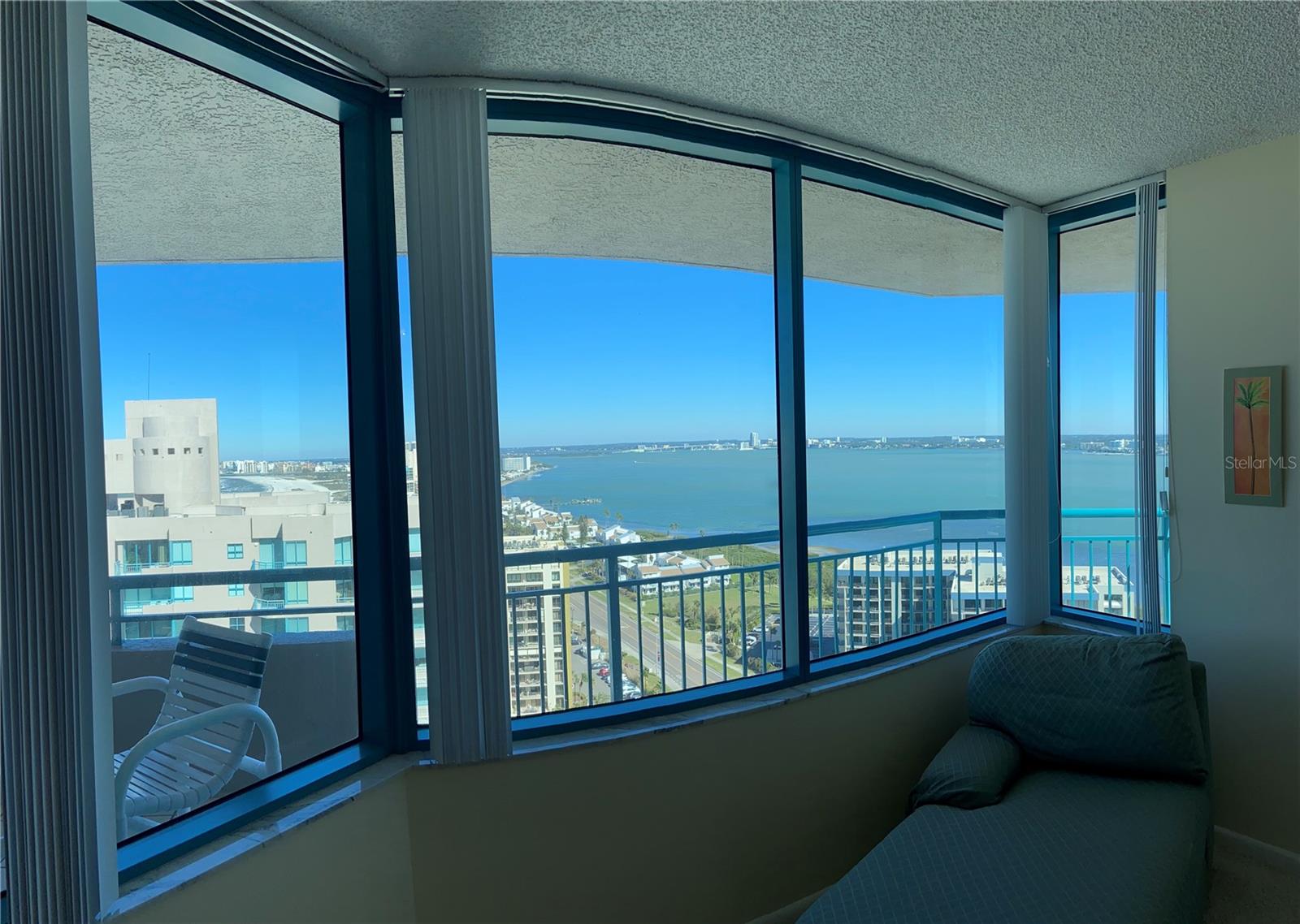 Listing photo id 21 for 1540 Gulf Boulevard 2107