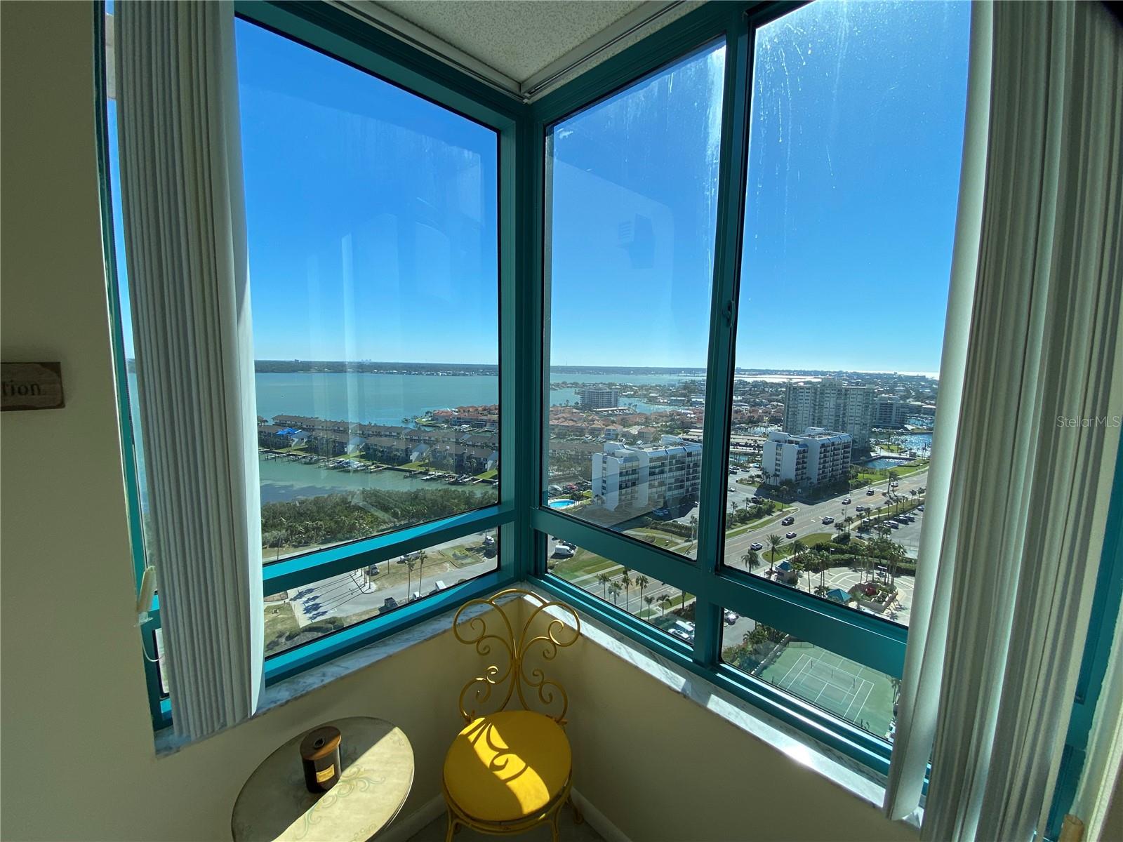 Listing photo id 30 for 1540 Gulf Boulevard 2107