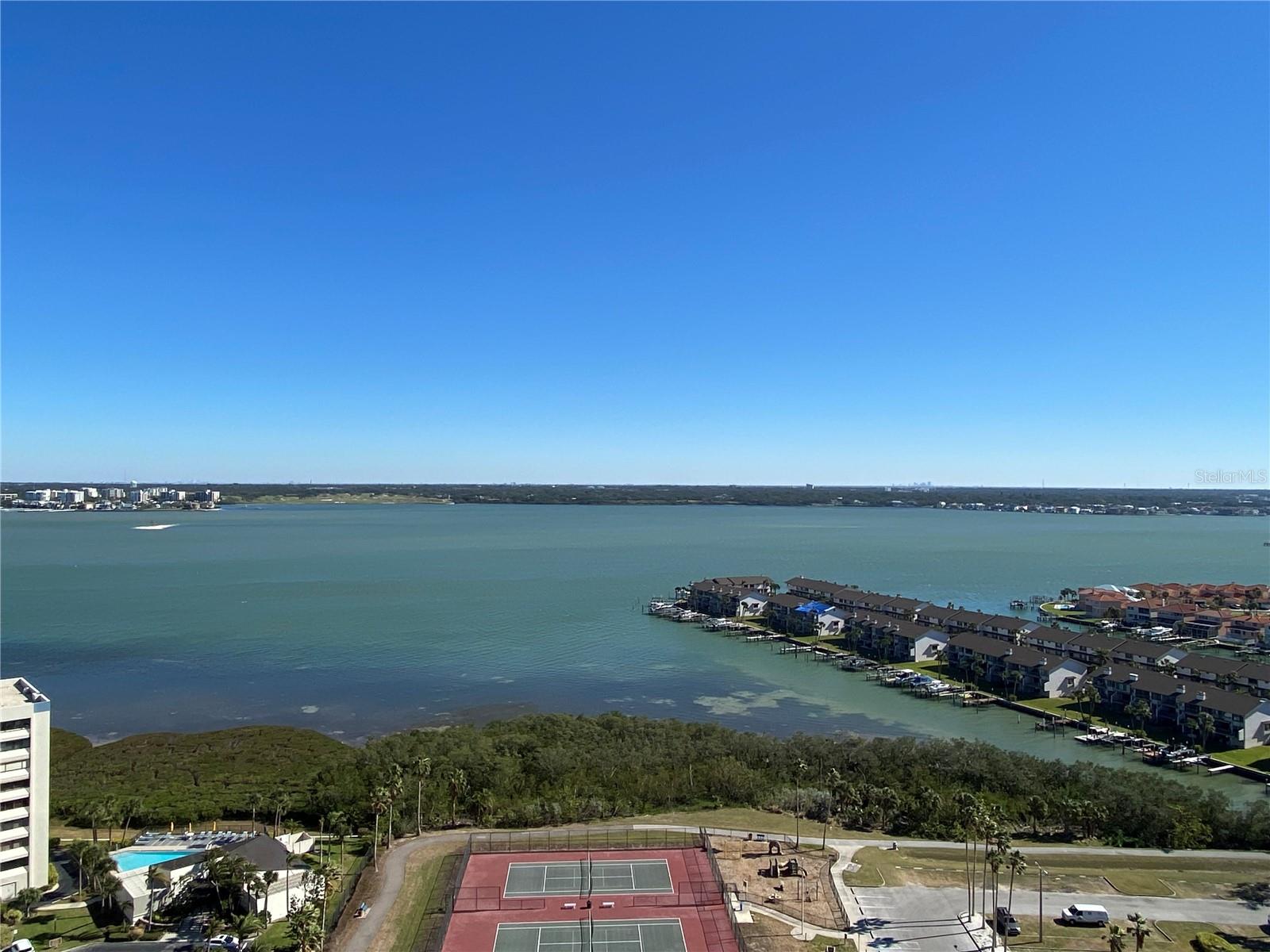 Listing photo id 35 for 1540 Gulf Boulevard 2107