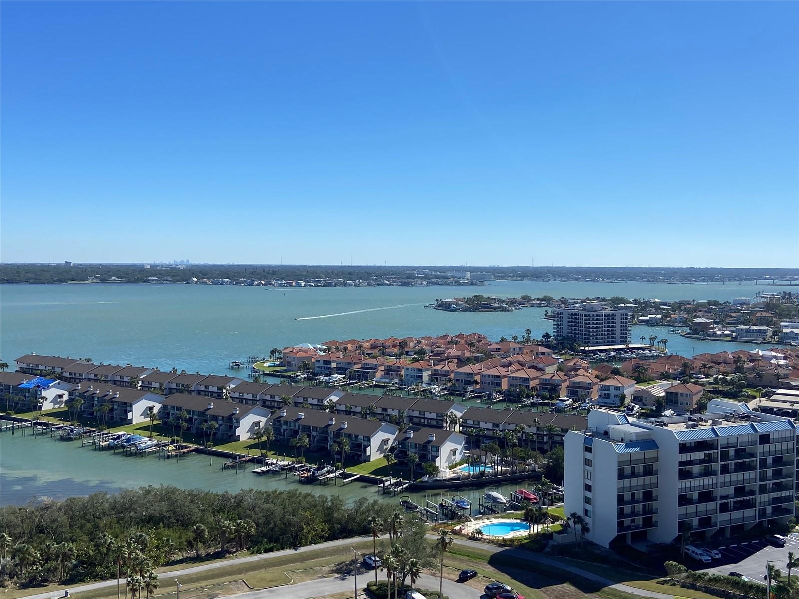 Listing photo id 36 for 1540 Gulf Boulevard 2107