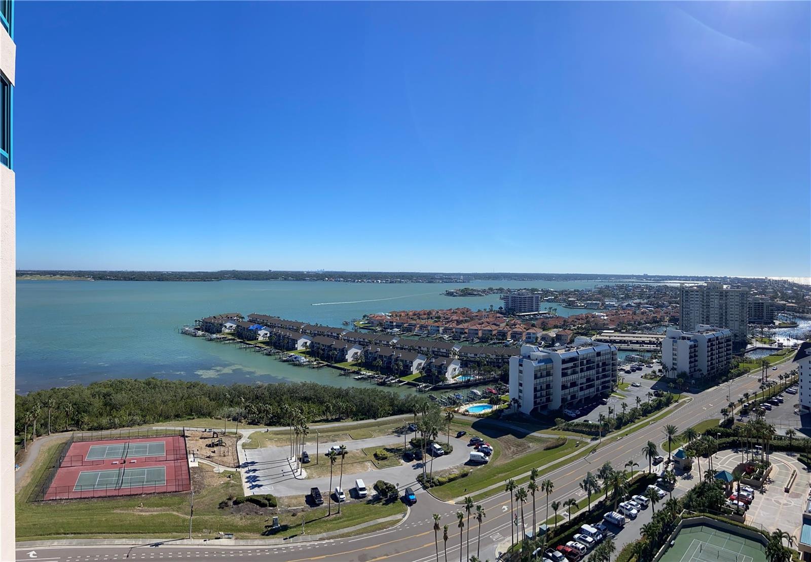 Listing photo id 37 for 1540 Gulf Boulevard 2107