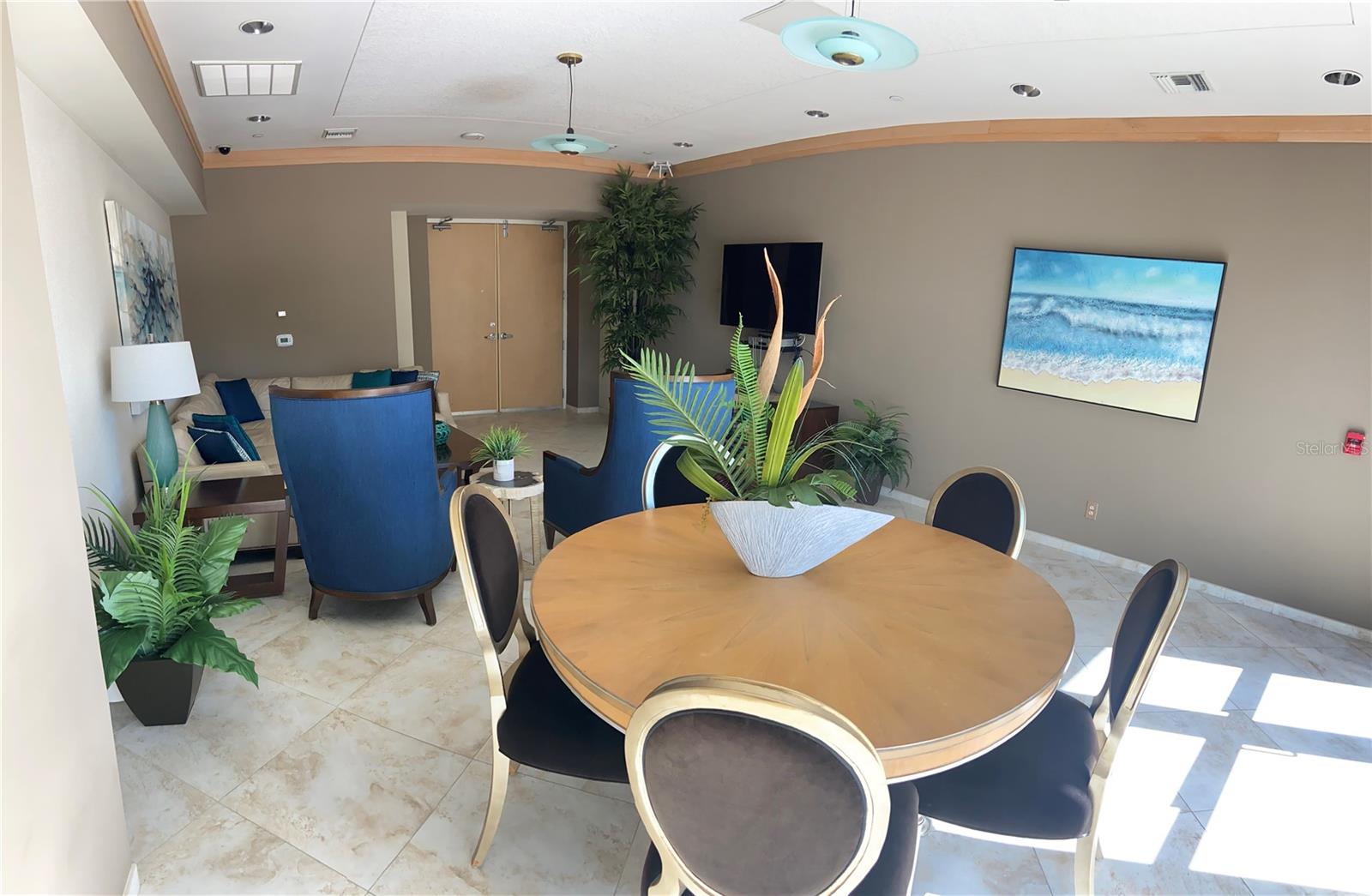 Listing photo id 50 for 1540 Gulf Boulevard 2107