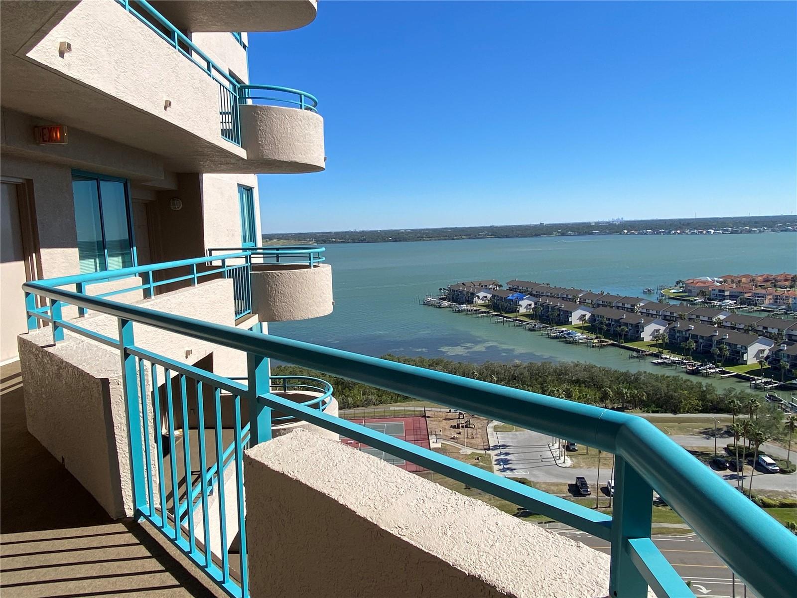 Listing photo id 61 for 1540 Gulf Boulevard 2107