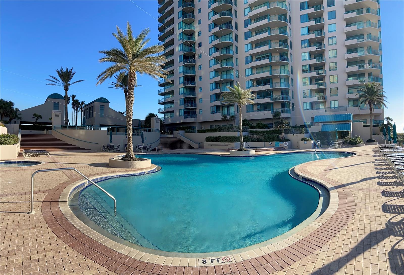 Listing photo id 74 for 1540 Gulf Boulevard 2107