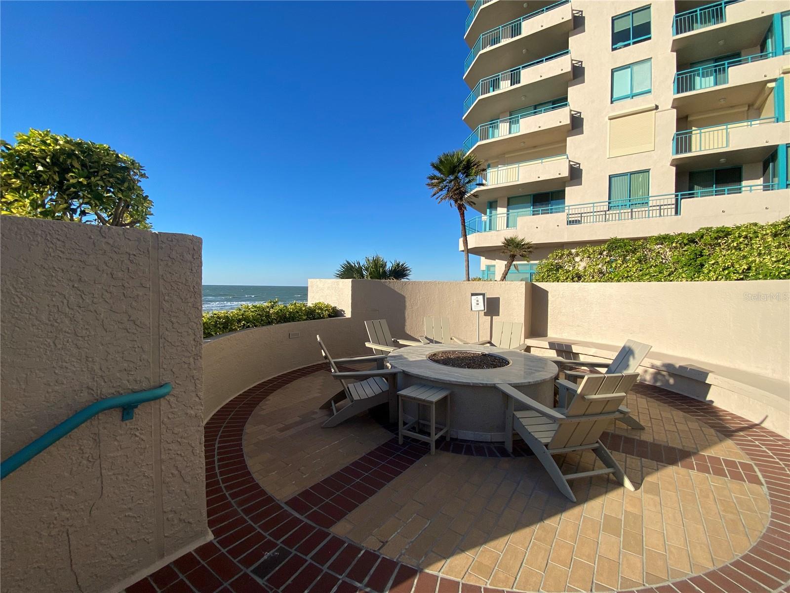 Listing photo id 78 for 1540 Gulf Boulevard 2107