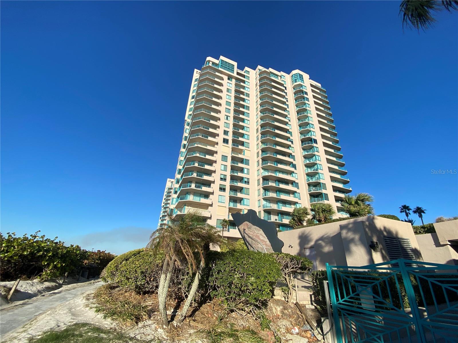 Listing photo id 79 for 1540 Gulf Boulevard 2107