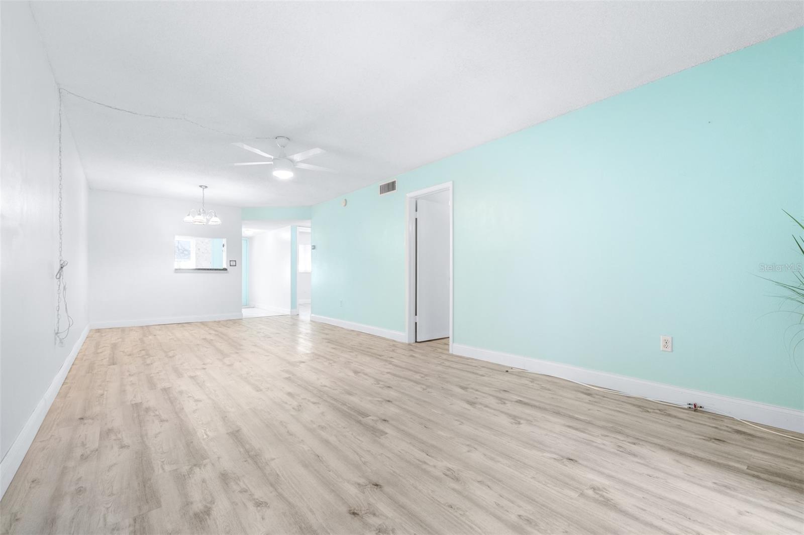 Listing photo id 11 for 820 Patricia Avenue 207