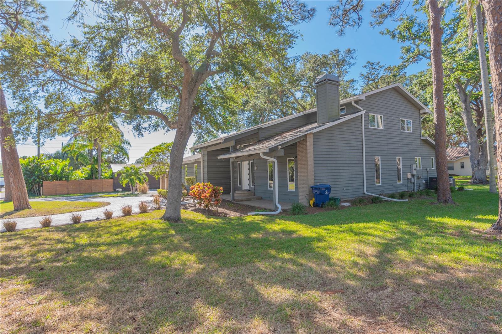 Listing photo id 25 for 7850 134th Street