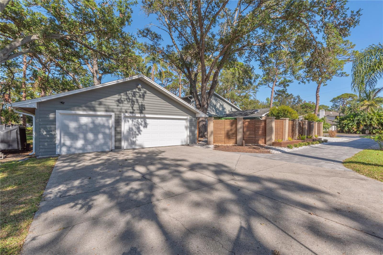 Listing photo id 27 for 7850 134th Street