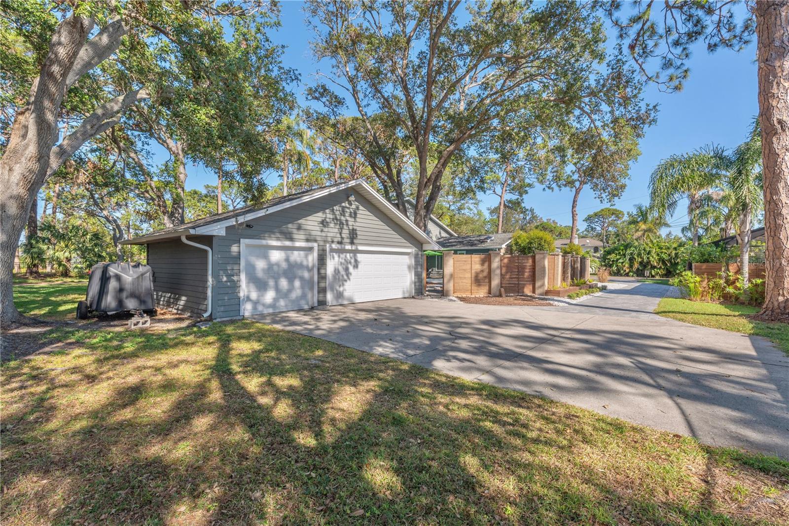 Listing photo id 28 for 7850 134th Street