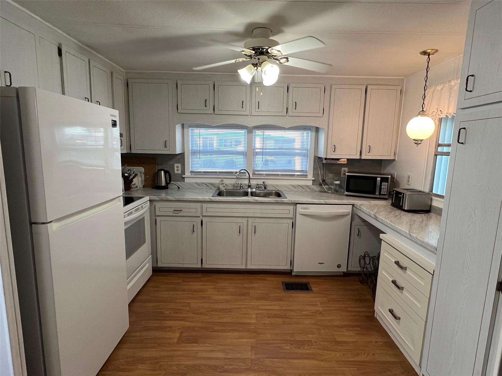 Image 4 of 27 For 13225 101st Street 451