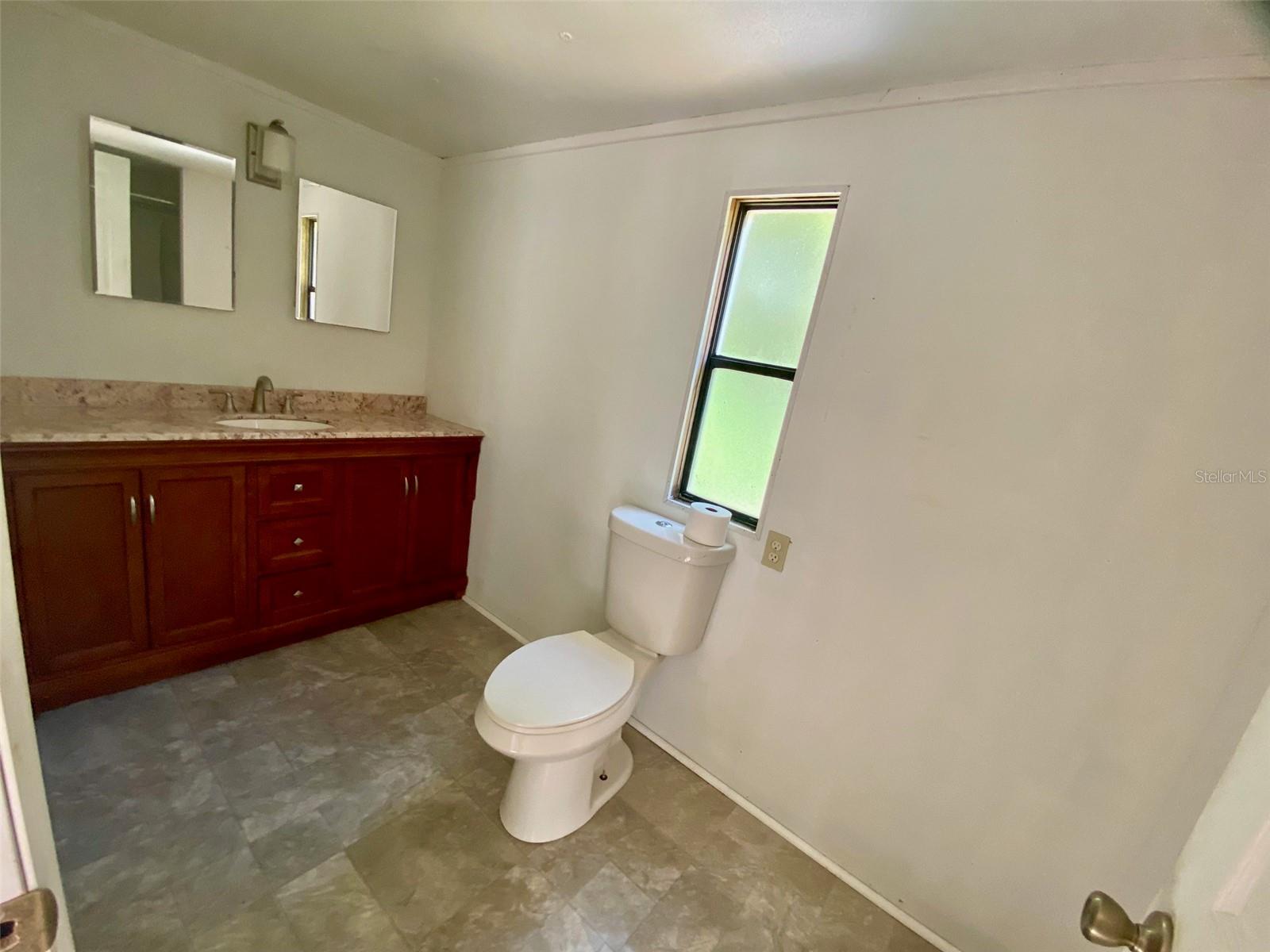 Listing photo id 15 for 10027 Woodland Drive