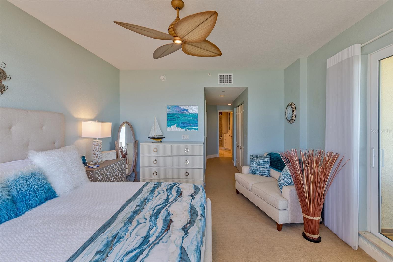 Listing photo id 23 for 1200 Gulf Boulevard 1104