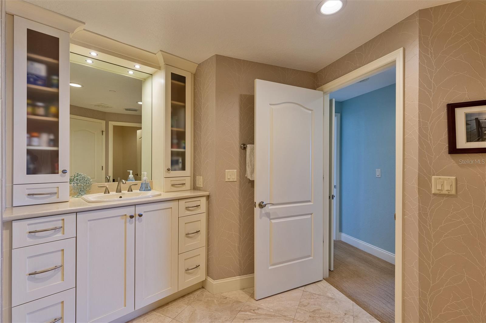 Listing photo id 27 for 1200 Gulf Boulevard 1104