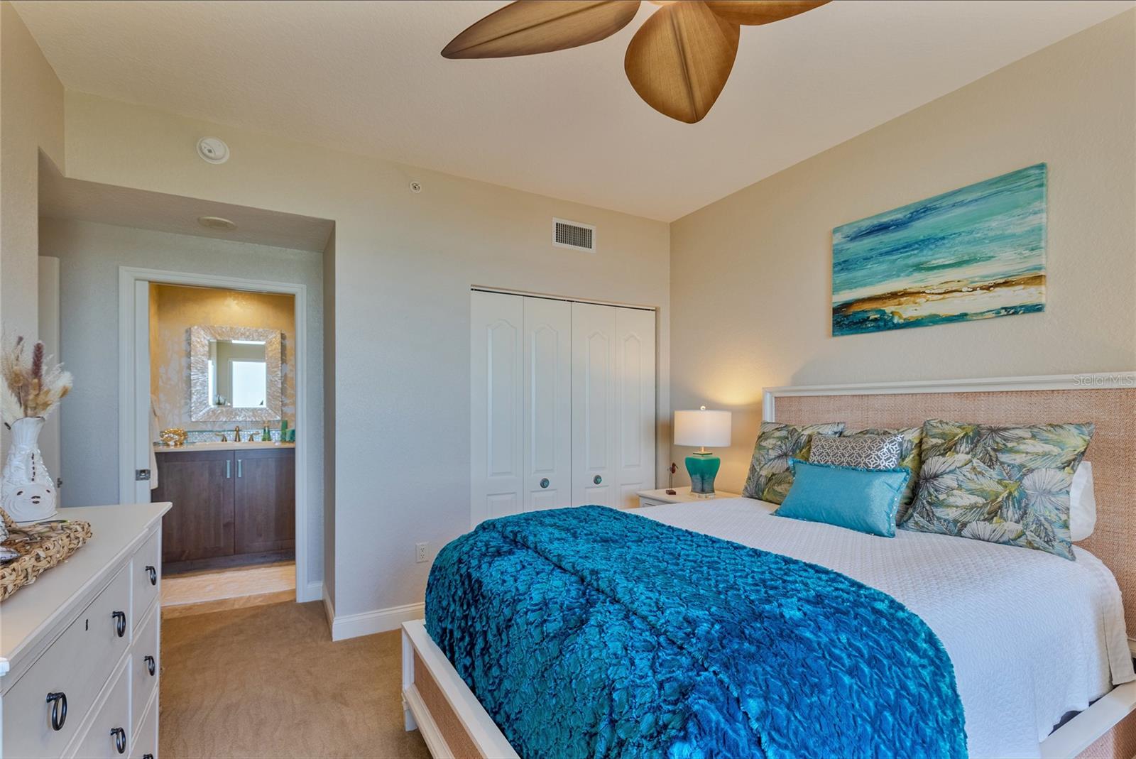 Listing photo id 37 for 1200 Gulf Boulevard 1104