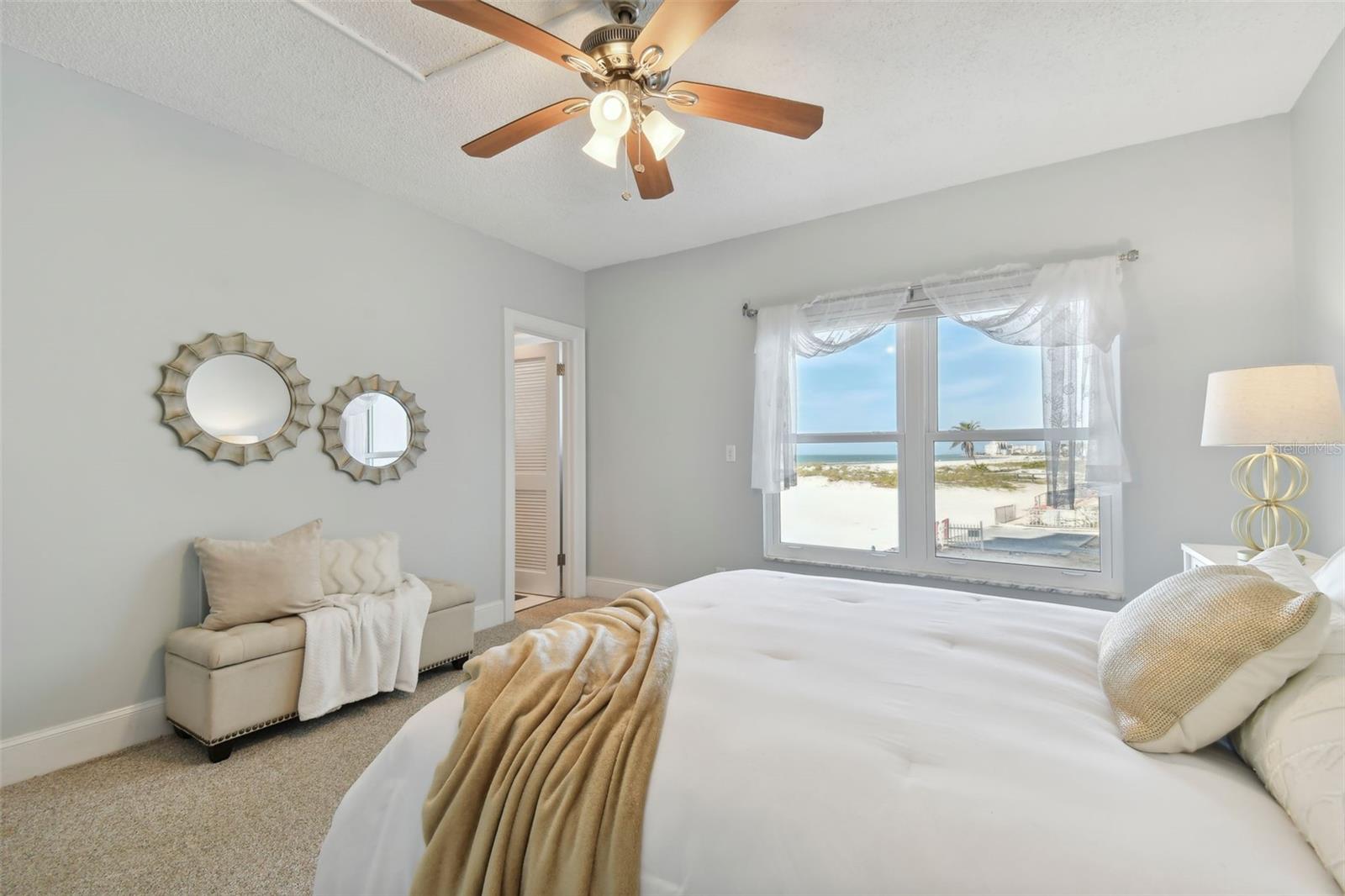 Listing photo id 25 for 4950 Gulf Boulevard 206