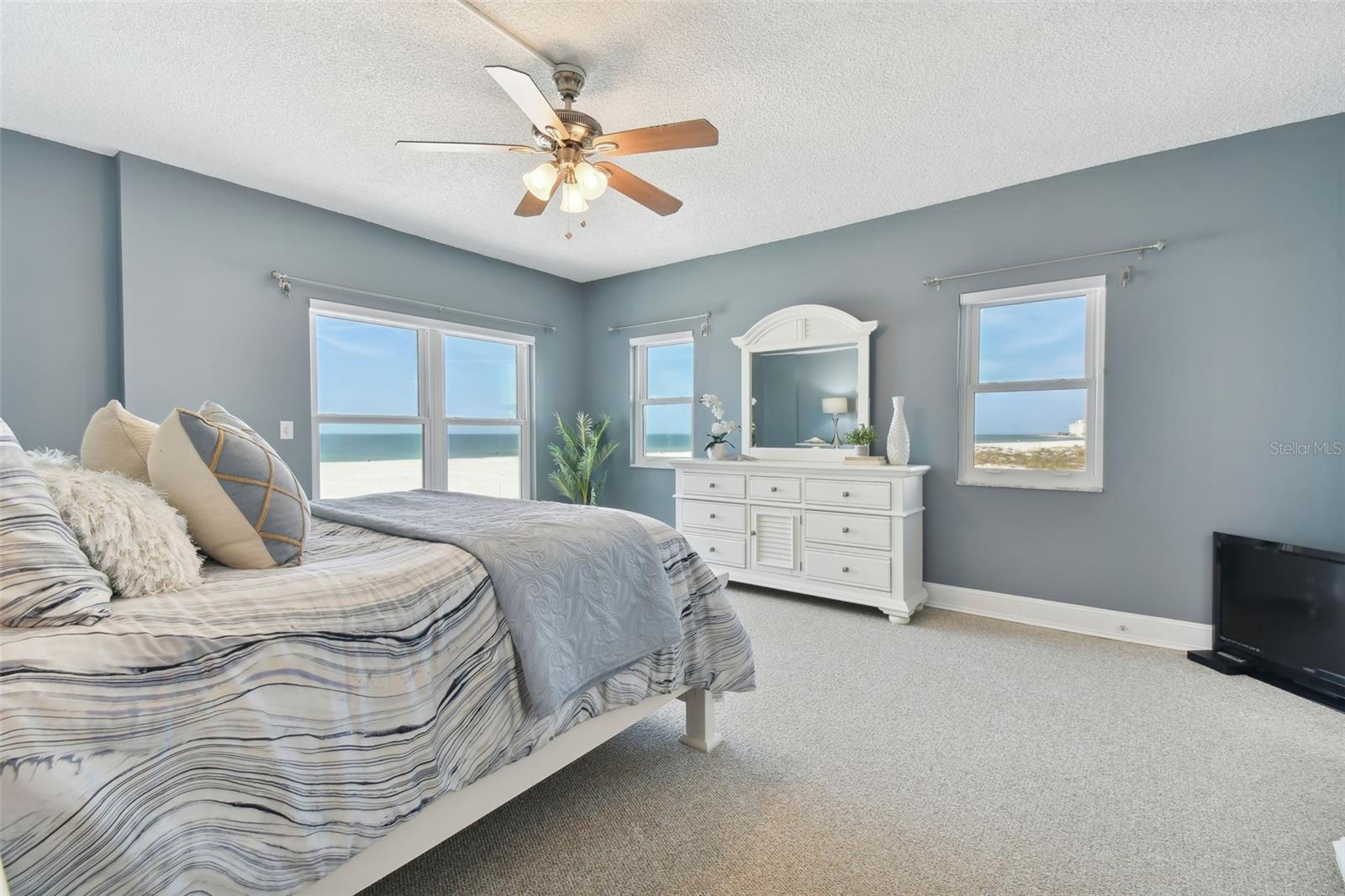 Listing photo id 30 for 4950 Gulf Boulevard 206