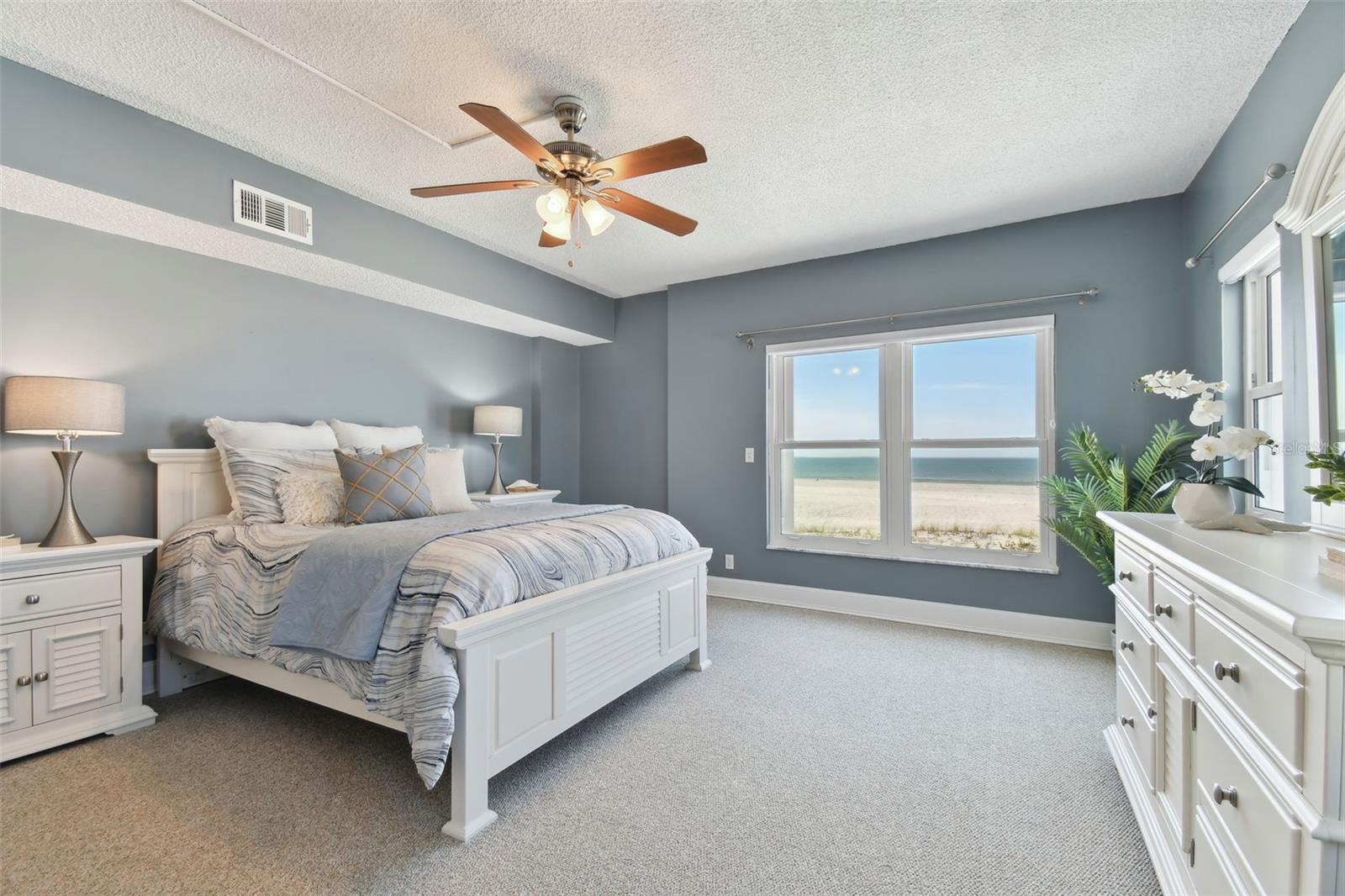 Listing photo id 31 for 4950 Gulf Boulevard 206