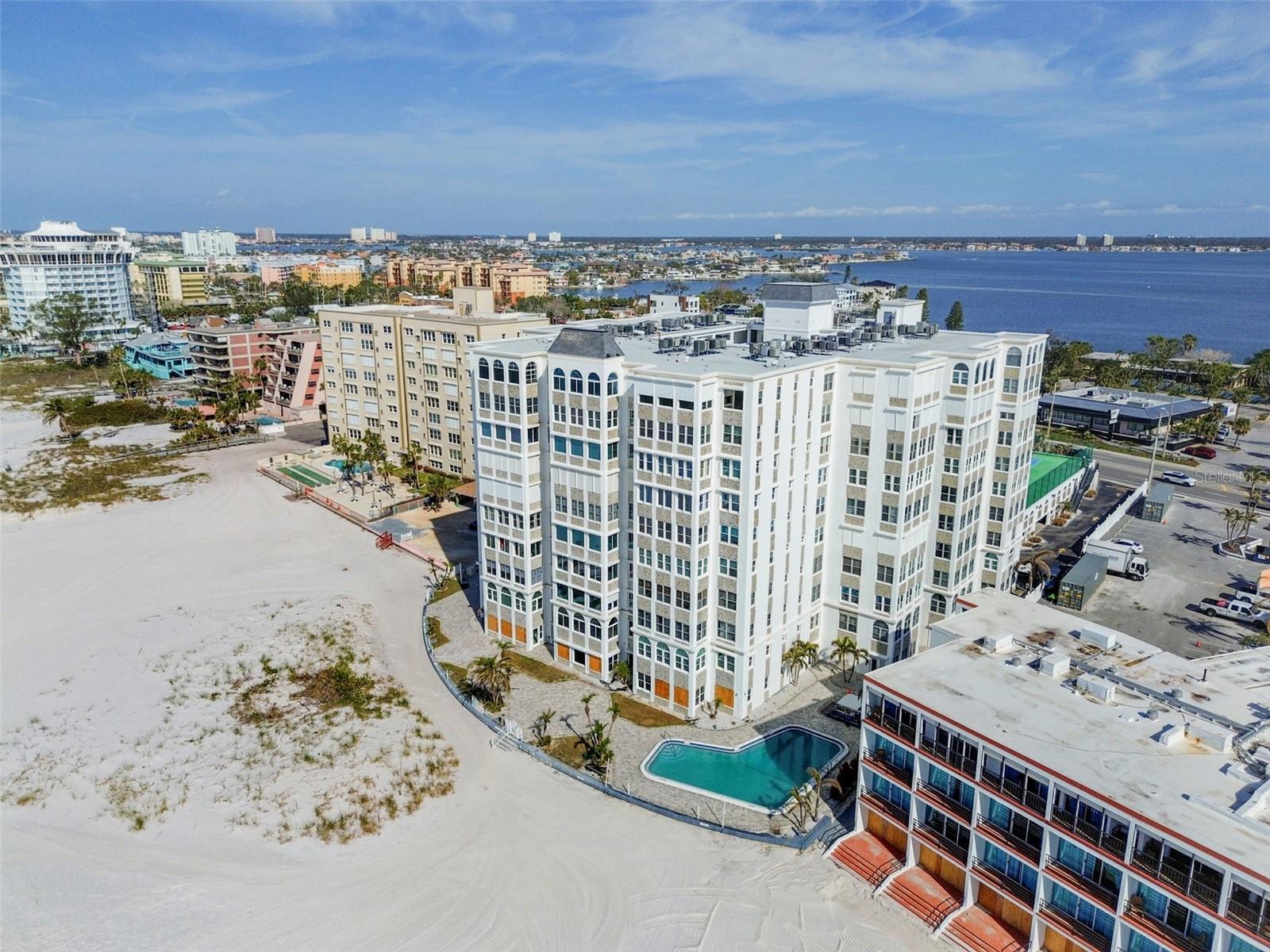 Listing photo id 39 for 4950 Gulf Boulevard 206