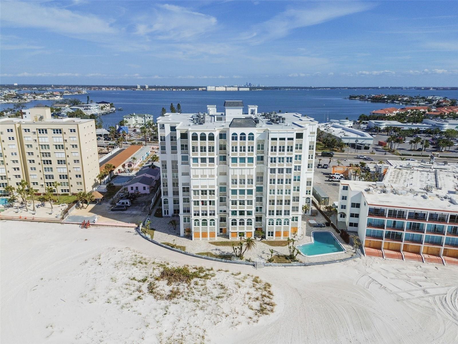 Listing photo id 40 for 4950 Gulf Boulevard 206