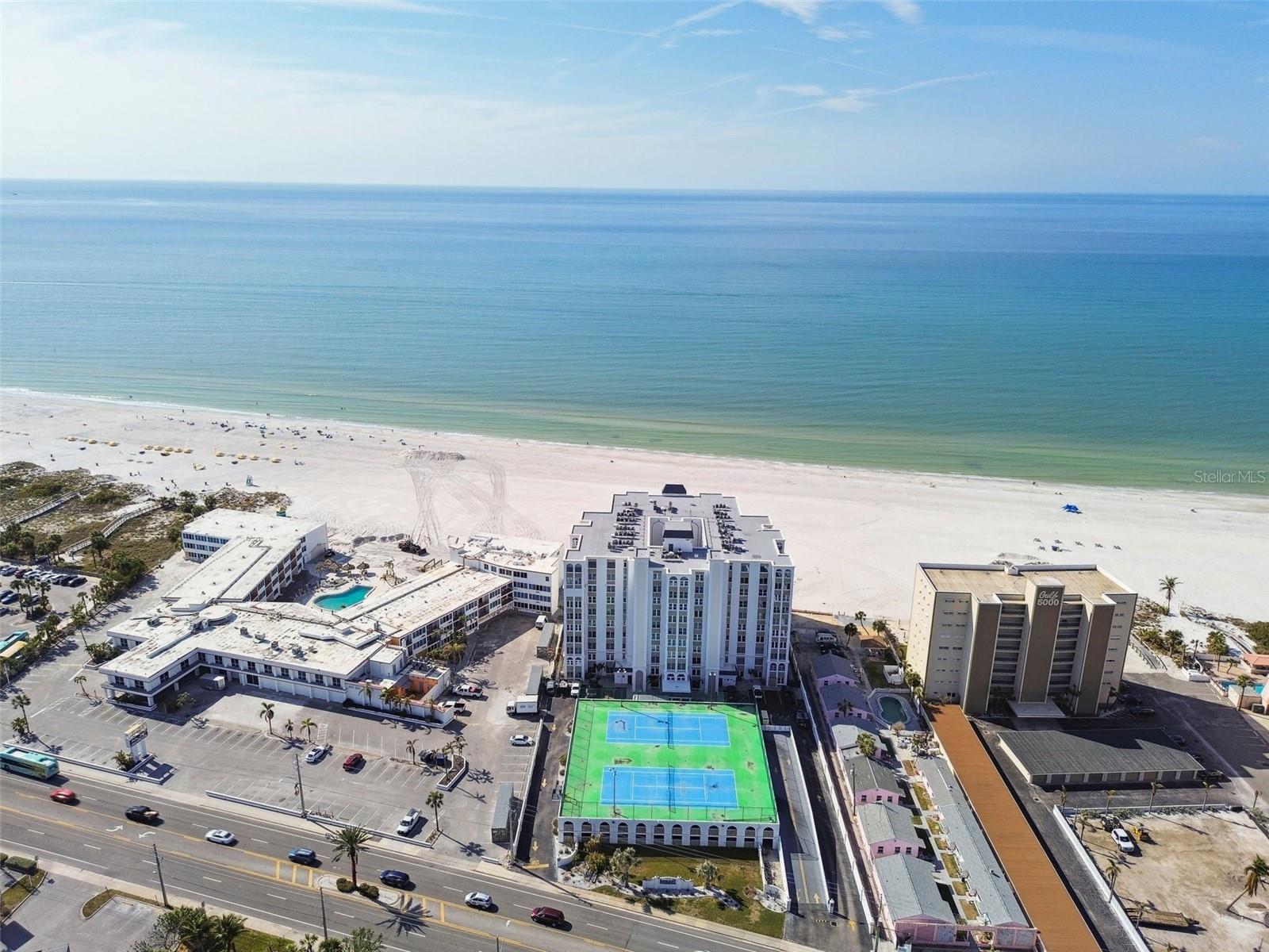 Listing photo id 42 for 4950 Gulf Boulevard 206