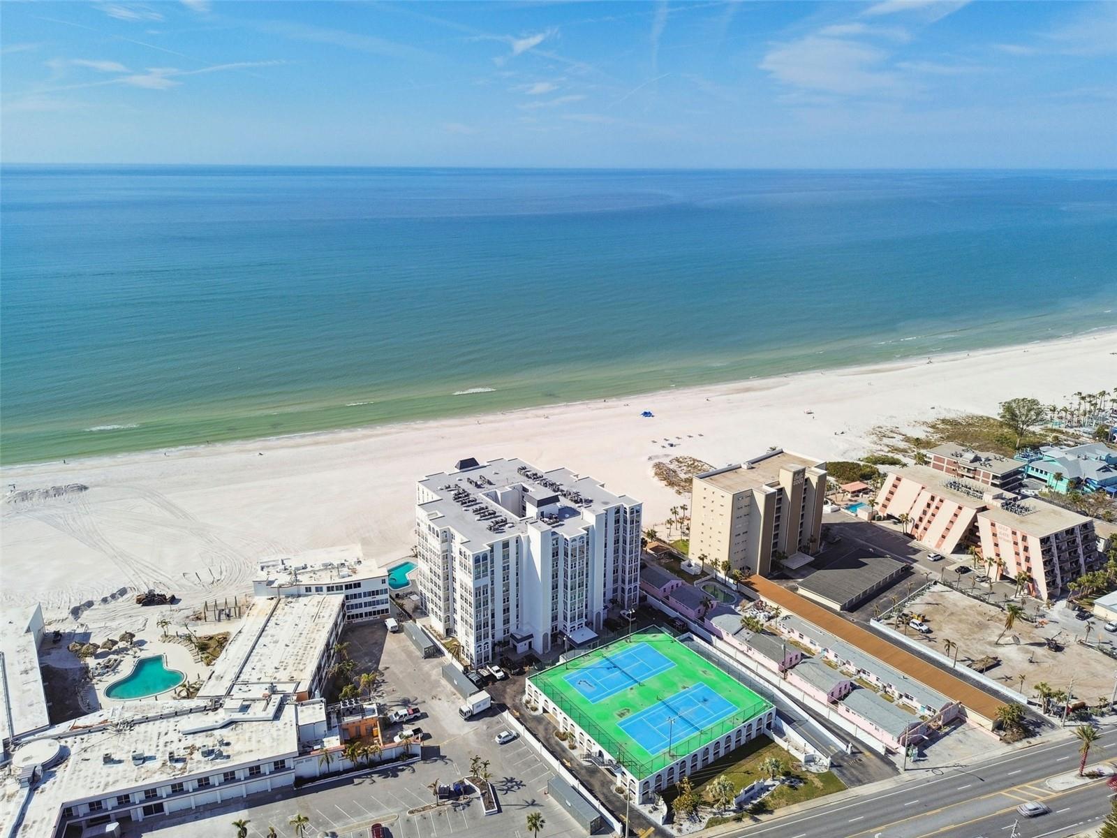 Listing photo id 43 for 4950 Gulf Boulevard 206