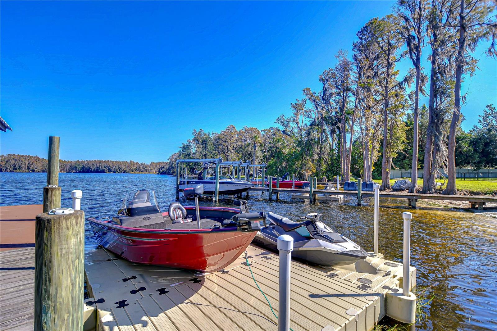 Listing photo id 66 for 2624 Lake Manor Drive