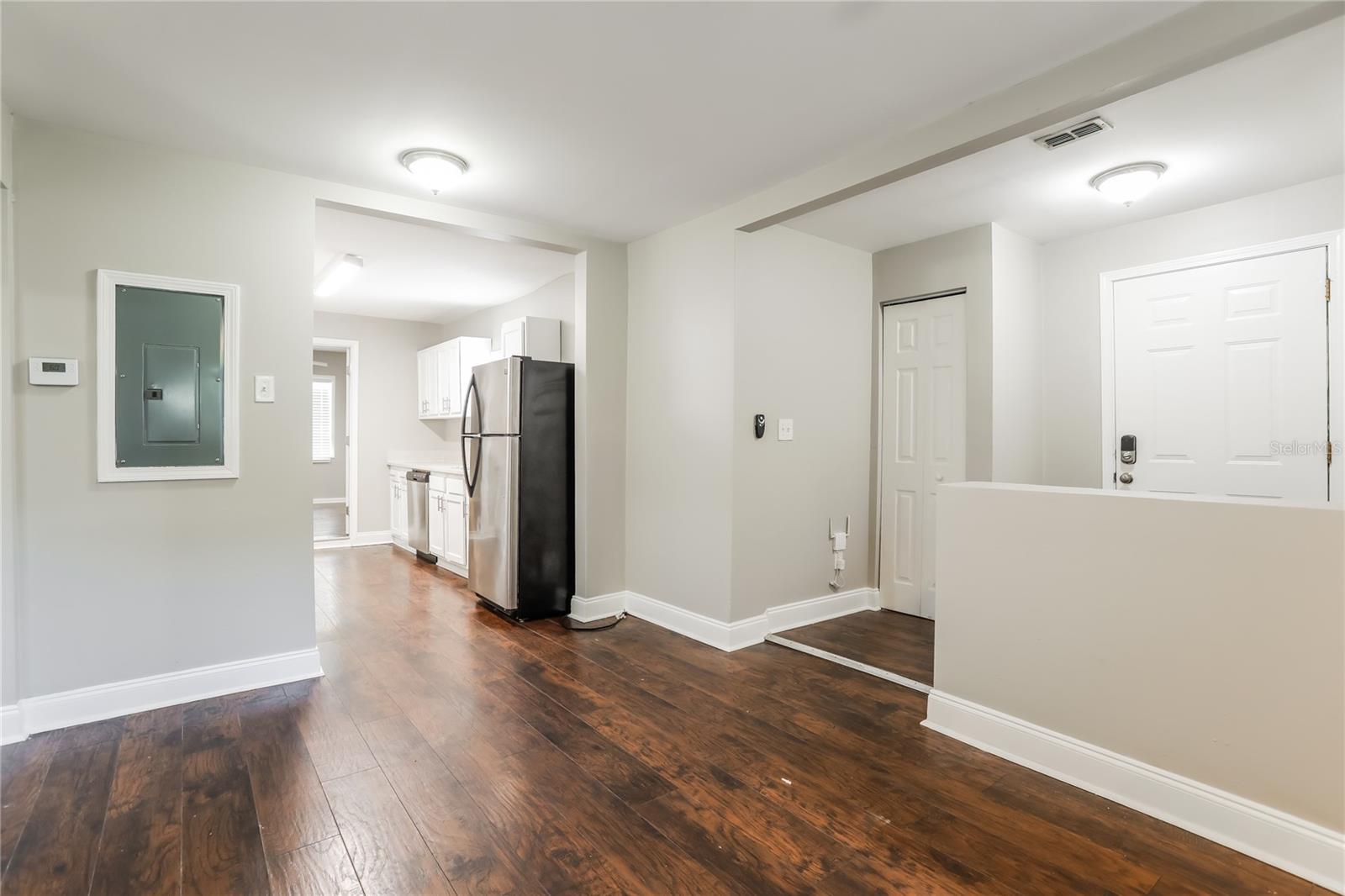 Image 3 of 11 For 2107 Ashland