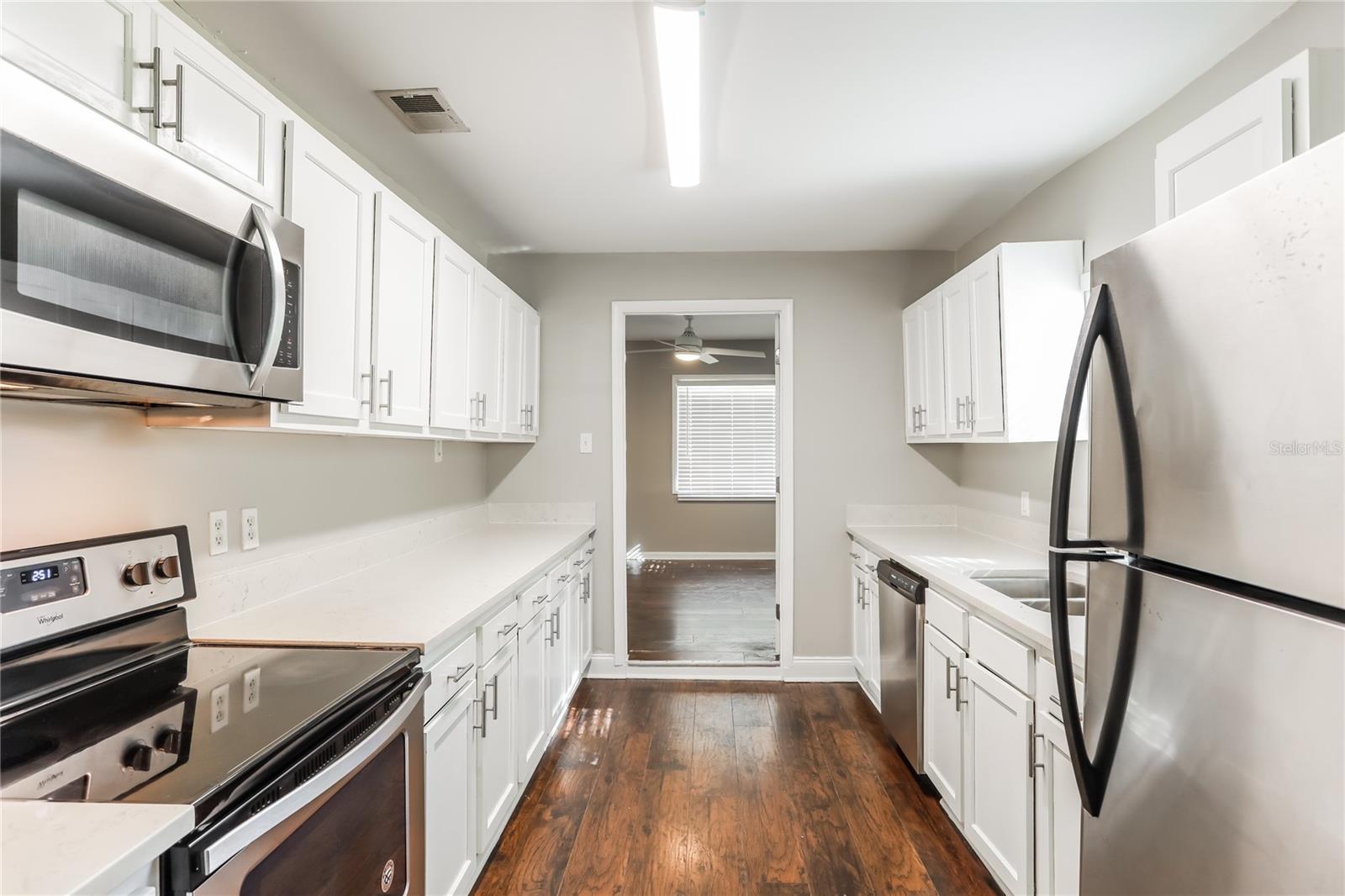 Image 4 of 11 For 2107 Ashland