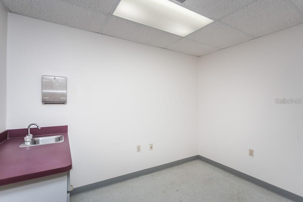 Image 14 of 29 For 7422 Community Court