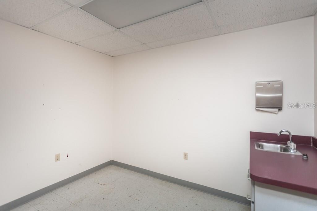 Image 18 of 29 For 7422 Community Court