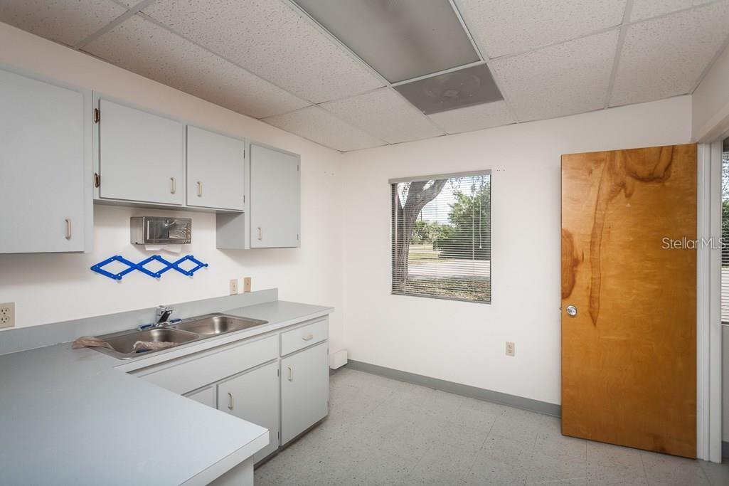 Image 19 of 29 For 7422 Community Court