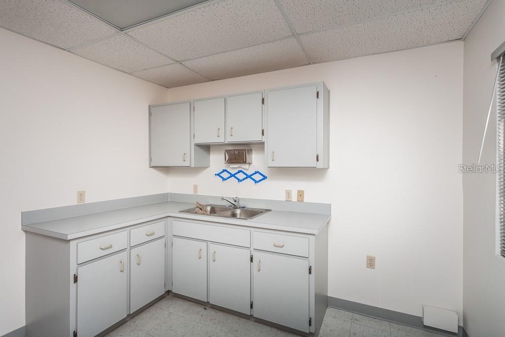 Image 22 of 29 For 7422 Community Court
