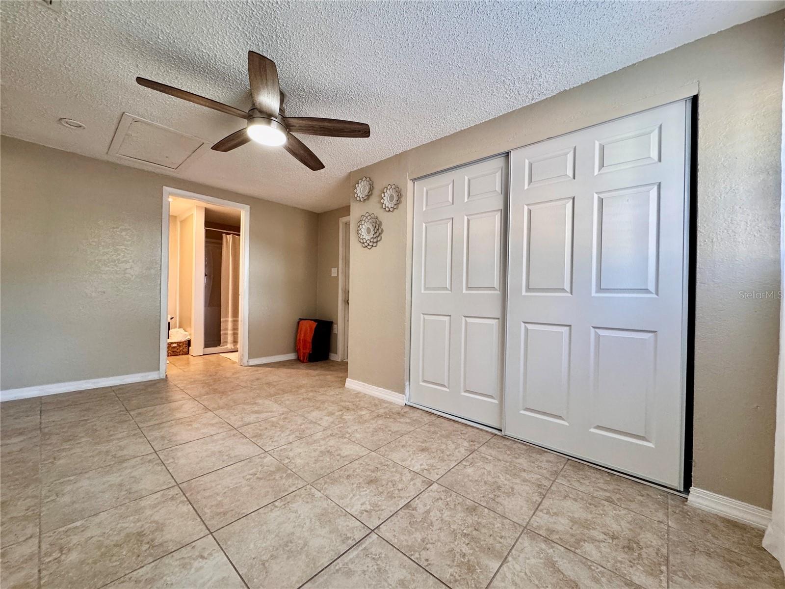 Listing photo id 9 for 7620 Farmlawn Drive