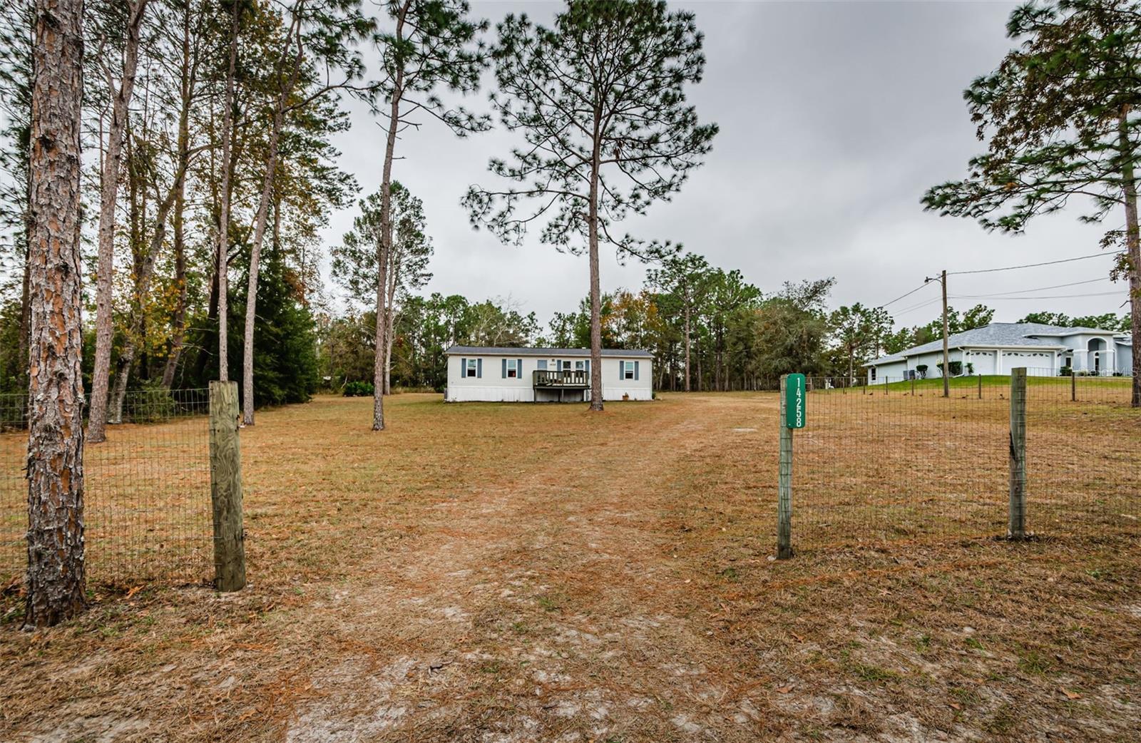 Listing photo id 0 for 14258 Highgrove Road