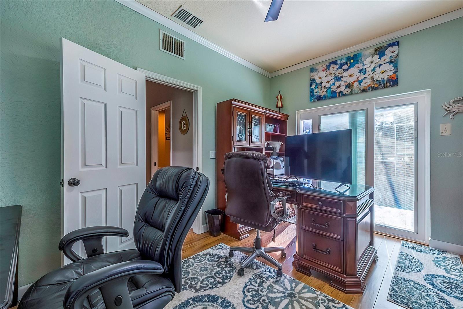 Listing photo id 26 for 2 Woodlee Court S