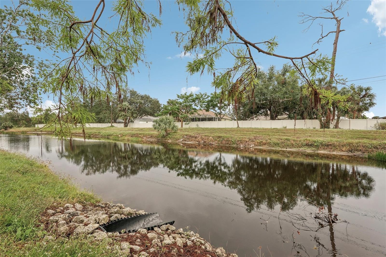 Listing photo id 28 for 541 Wekiva River Court 94