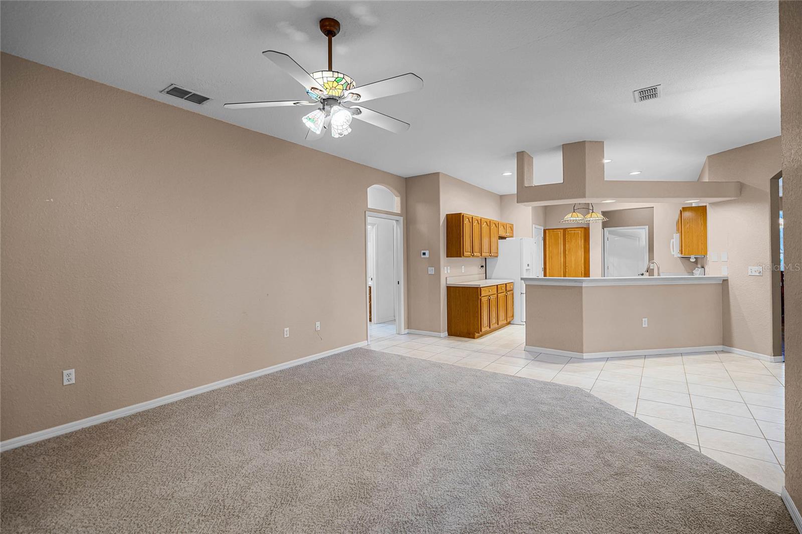 Listing photo id 9 for 2921 Juniper Lake Place